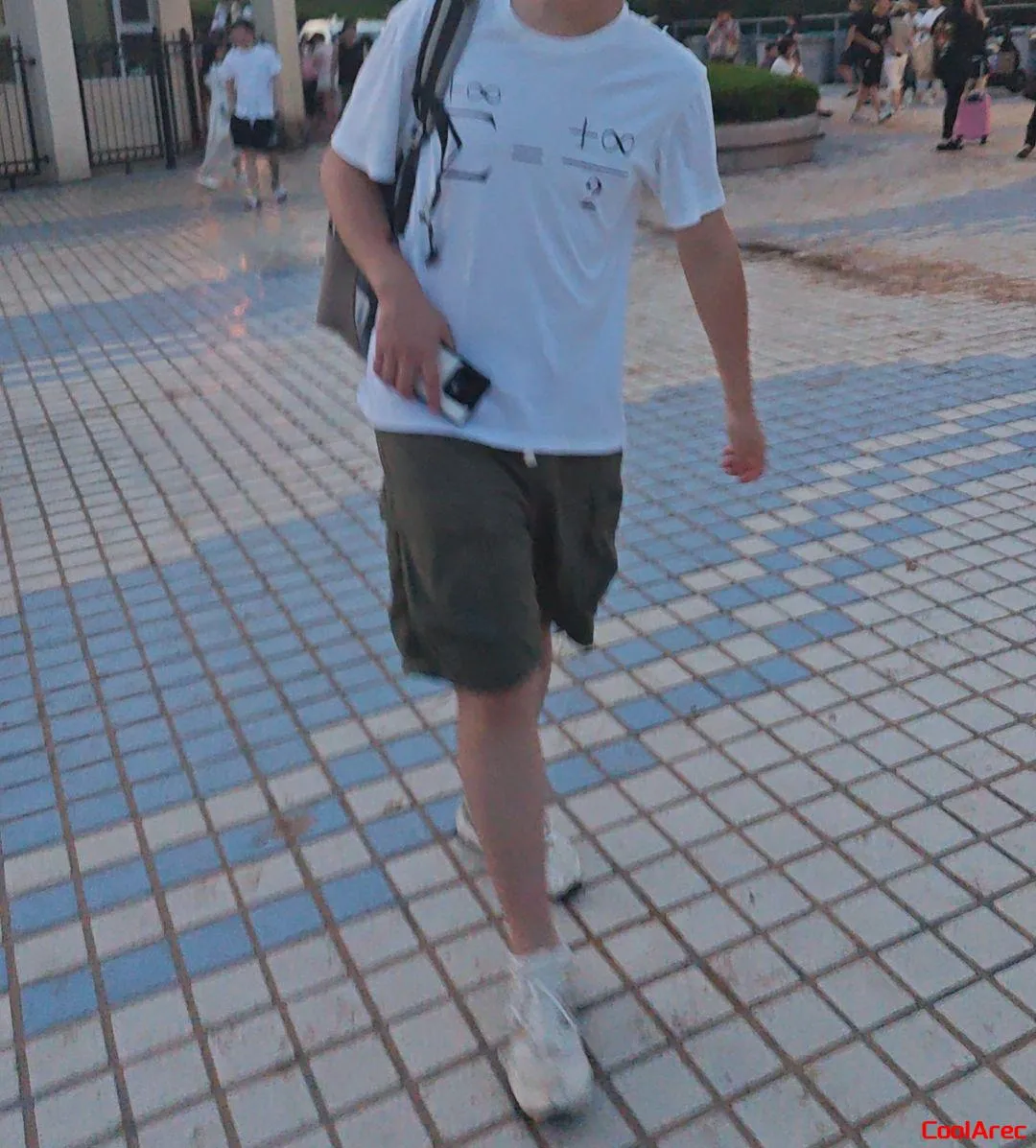 正经酒吧舞大学生谁穿这衣服啊喂