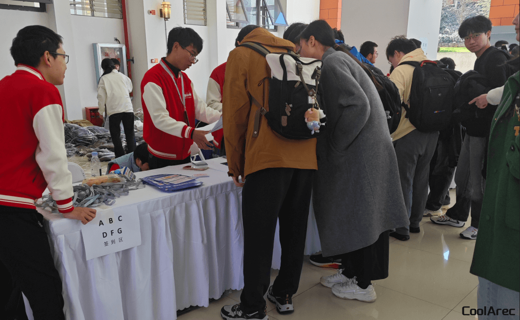 熟悉的背影,他来了